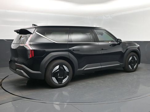 Certified 2026 Kia EV9 Light RWD image 3