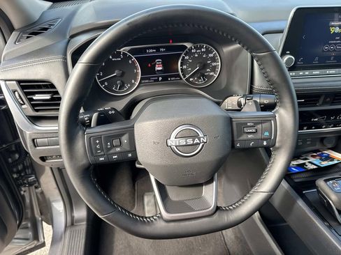 Used 2025 Nissan Rogue SV image 21