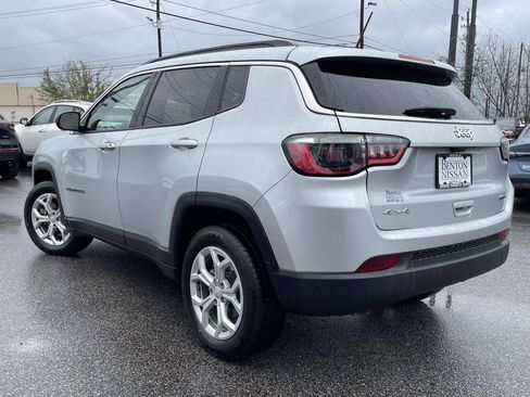 Used 2024 Jeep Compass Latitude image 5