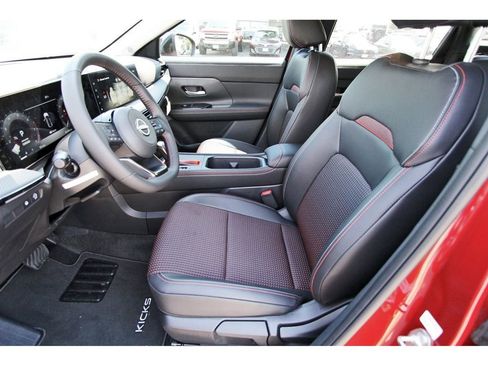New 2025 Nissan Kicks SR FWD image 6