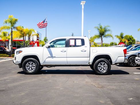 Used 2017 Toyota Tacoma SR5 w/ Tow Package RWD image 4