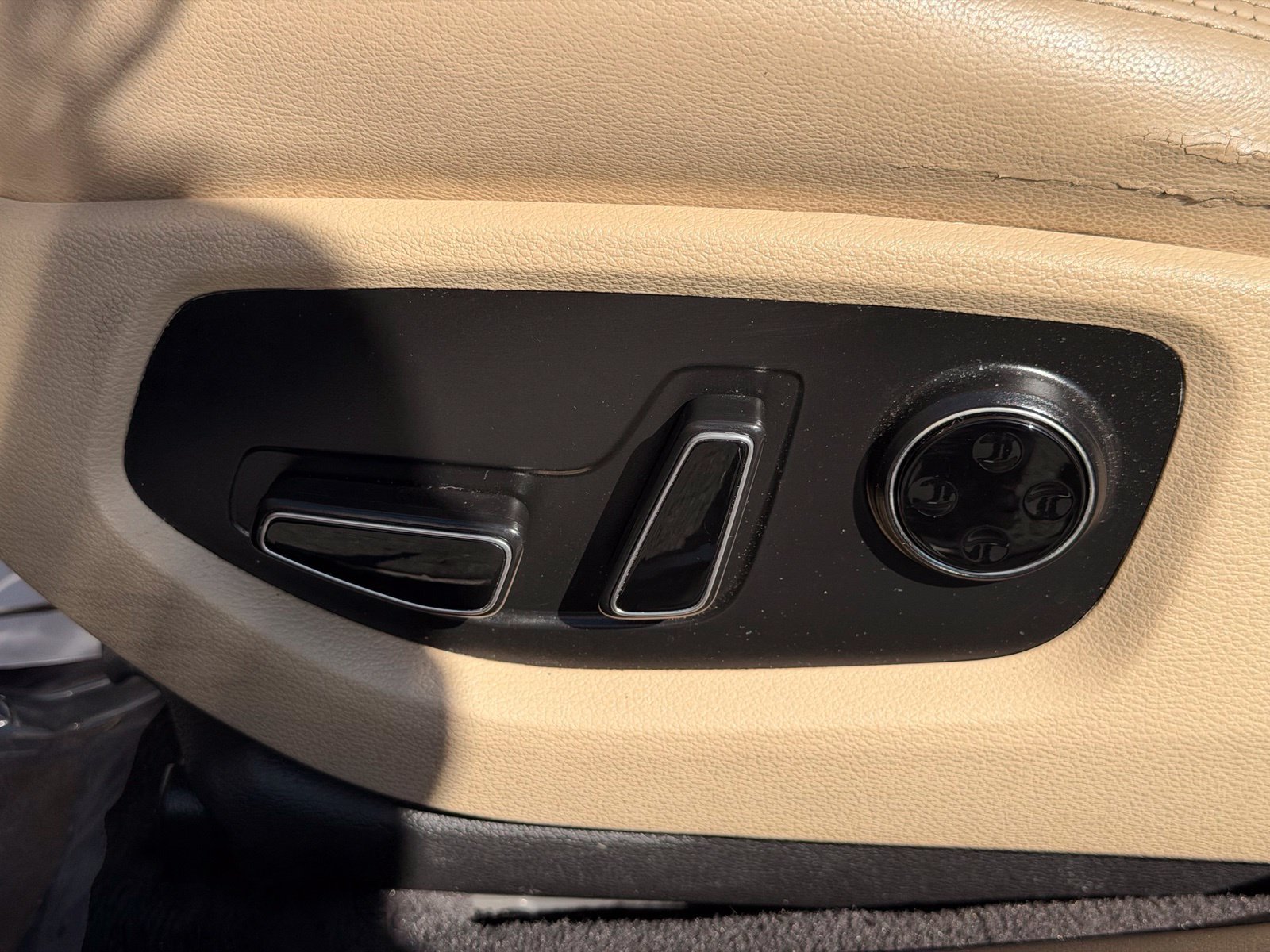Used 2018 Genesis G80 3.8 RWD image 16