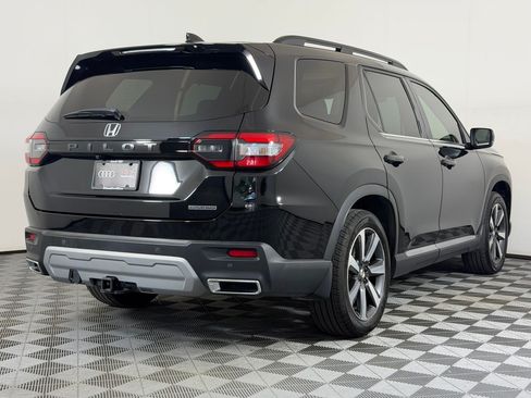 Used 2025 Honda Pilot Touring image 9