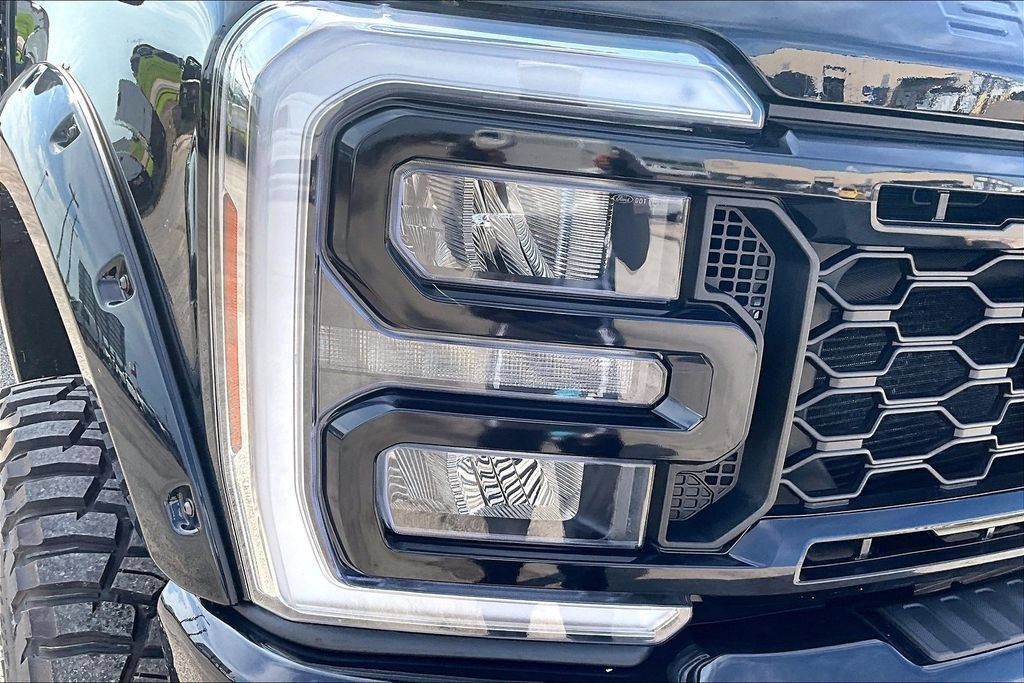 New 2025 Ford F250 XLT w/ Black Appearance Package AWD/4WD image 25