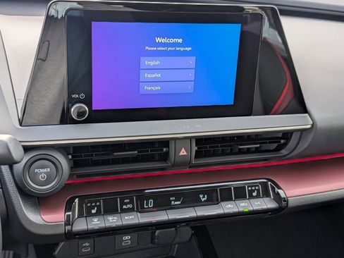 Used 2025 Toyota Prius Plug-In Hybrid image 17