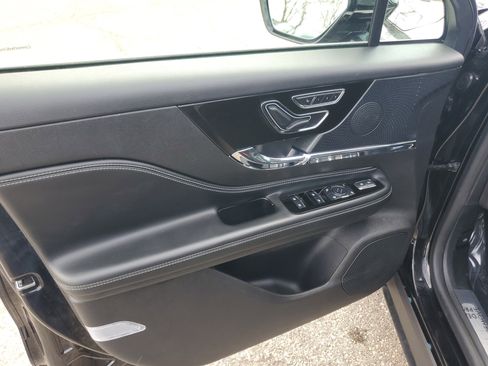 Used 2024 Lincoln Corsair AWD w/ Equipment Group 101A image 10