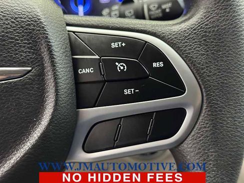 Used 2018 Chrysler Pacifica Touring Plus FWD image 45