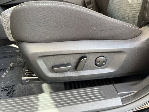 Used 2023 Nissan Rogue SV image 12