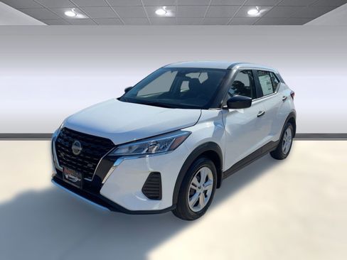 New 2025 Nissan Kicks Play S image 1