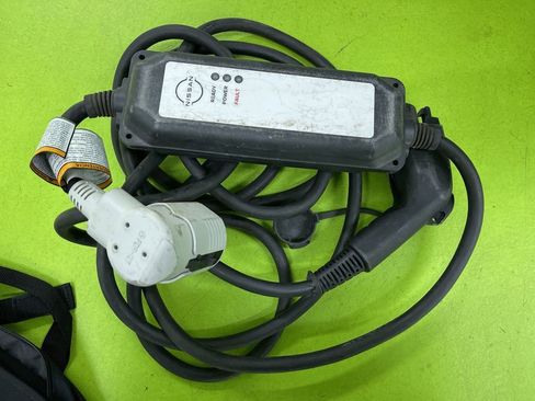 Used 2025 Nissan Leaf S image 14