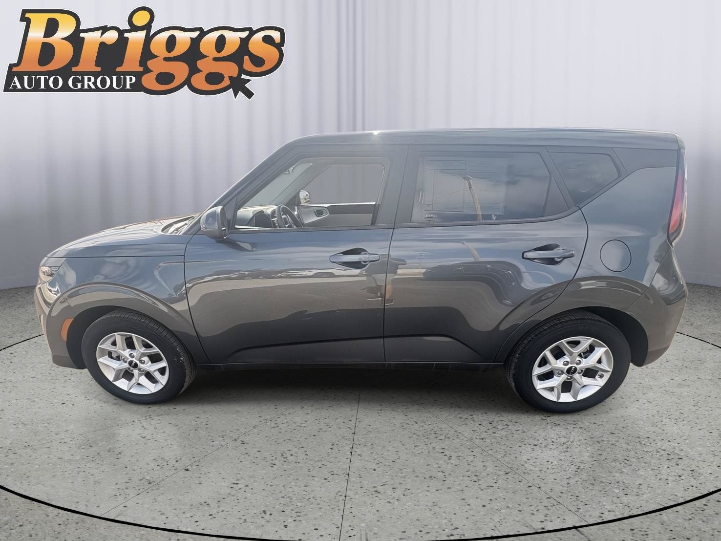 Used 2025 Kia Soul LX FWD image 2