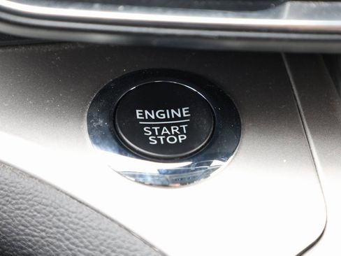 Used 2022 Ford Explorer XLT w/ Equipment Group 202A image 34