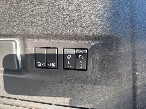 Used 2023 GMC Yukon Denali image 36