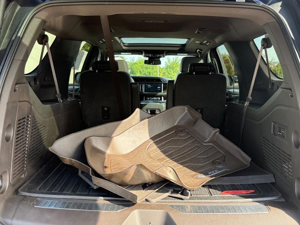 Used 2023 GMC Yukon XL Denali w/ LPO, Floor Liner Package AWD/4WD image 5