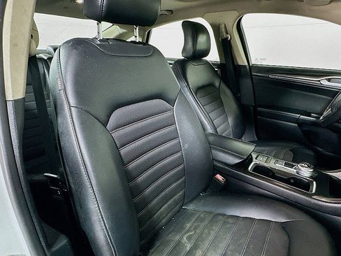 Used 2017 Ford Fusion SE w/ Equipment Group 601A image 27