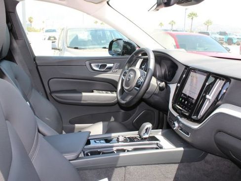 Used 2025 Volvo XC60 B5 Plus AWD/4WD image 5