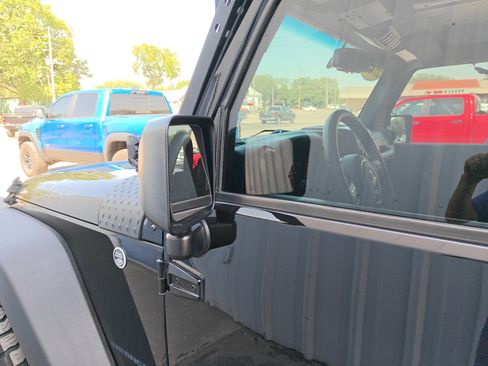 Used 2017 Jeep Wrangler Sport AWD/4WD image 10