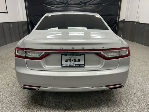 Used 2017 Lincoln Continental Select image 5