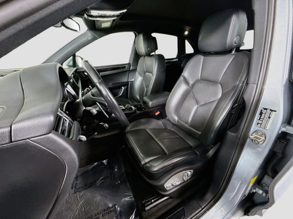 Used 2023 Porsche Macan AWD/4WD image 21