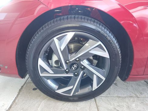Used 2025 Hyundai Elantra Limited image 31