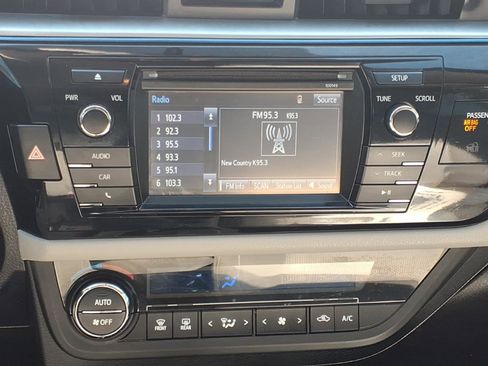 Used 2015 Toyota Corolla LE FWD image 6