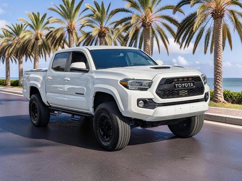 Used 2021 Toyota Tacoma TRD Sport w/ Technology Package RWD image 4