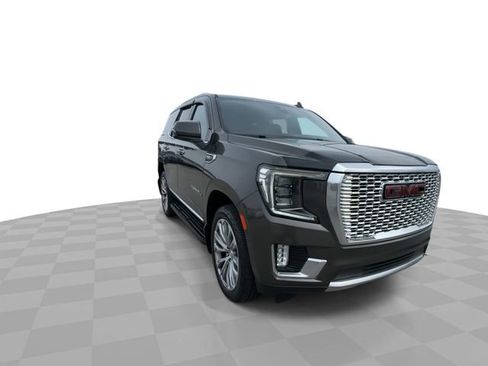 Used 2021 GMC Yukon Denali w/ LPO, Illumination Package AWD/4WD image 3