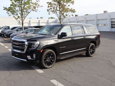 Used 2023 GMC Yukon XL SLT w/ SLT Luxury Package AWD/4WD image 16