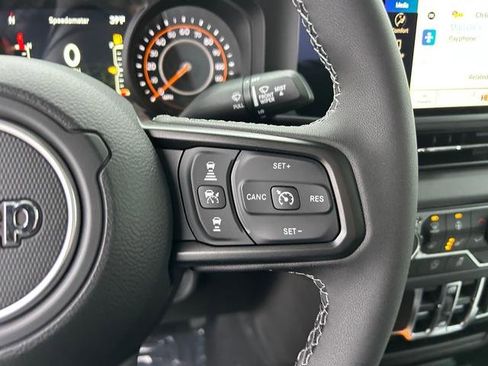 New 2025 Jeep Gladiator Sport image 21