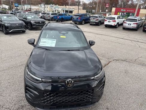 New 2026 Volkswagen Tiguan SE R-Line image 8