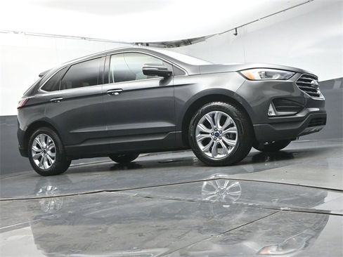 Used 2020 Ford Edge Titanium image 35