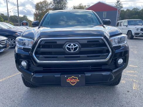 Used 2016 Toyota Tacoma SR5 w/ SR5 Appearance Package (SN) image 3