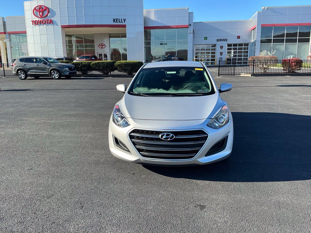 Used 2017 Hyundai Elantra GT FWD image 2