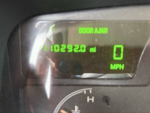 Used 2003 Lincoln Town Car Signature RWD image 38