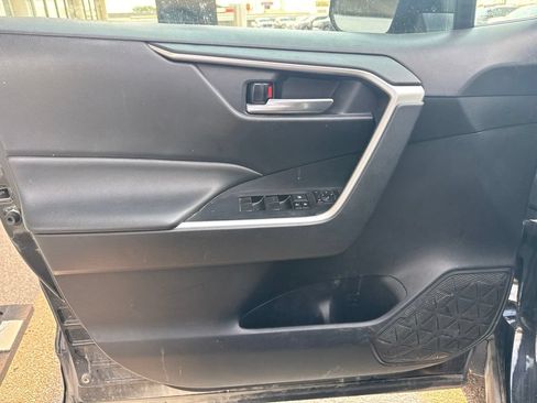 Used 2021 Toyota RAV4 XLE AWD/4WD image 14