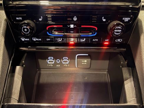 Used 2023 Jeep Grand Cherokee Altitude image 25