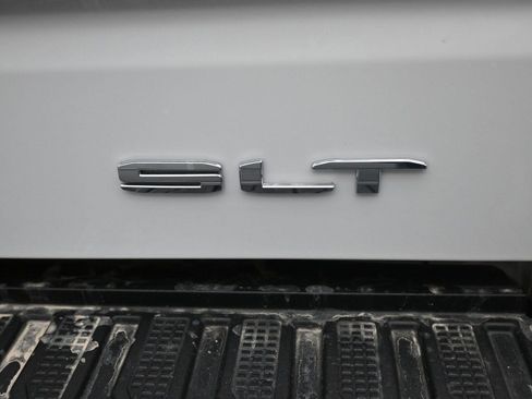 Used 2023 GMC Sierra 1500 SLT w/ SLT Premium Package image 17