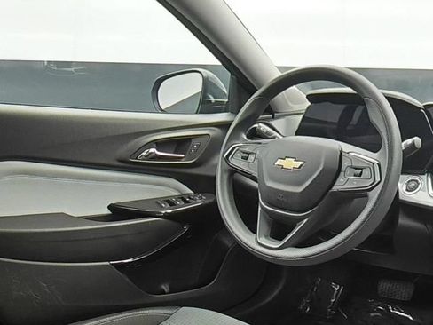 Used 2025 Chevrolet Trax LT FWD image 22