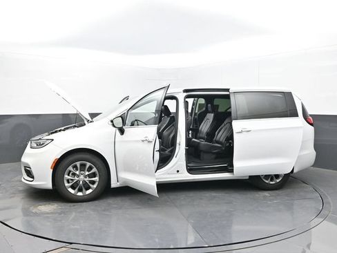 Used 2026 Chrysler Pacifica Limited FWD image 66