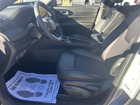 New 2026 Jeep Compass Latitude image 11