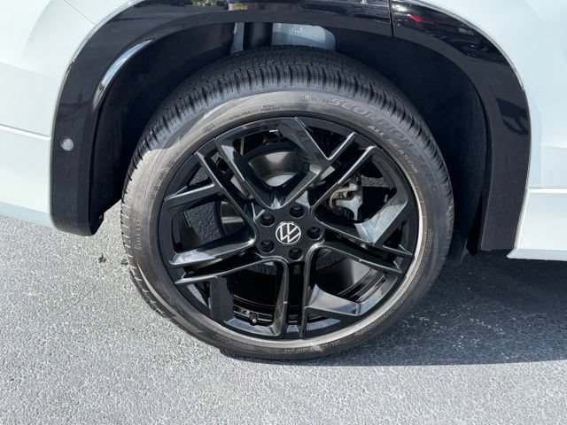 Certified 2026 Volkswagen Tiguan SE R-Line AWD/4WD image 10