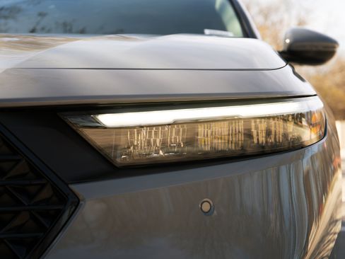 Used 2025 Honda Accord Touring image 11