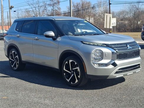 Used 2024 Mitsubishi Outlander SE image 4