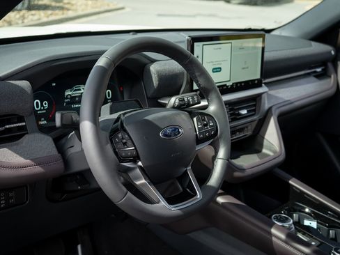 New 2026 Ford Explorer Platinum image 23