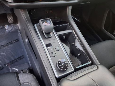 Used 2022 Nissan Pathfinder S image 10