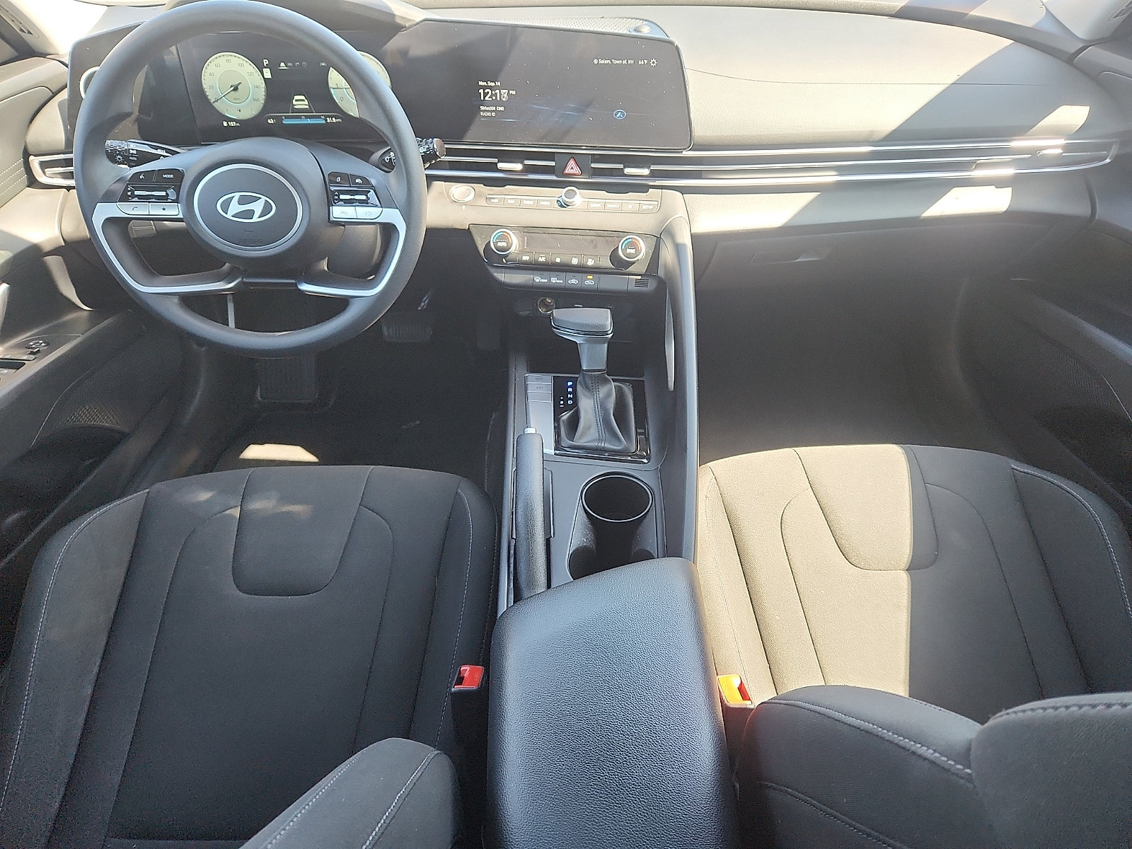 Certified 2024 Hyundai Elantra SEL FWD image 8