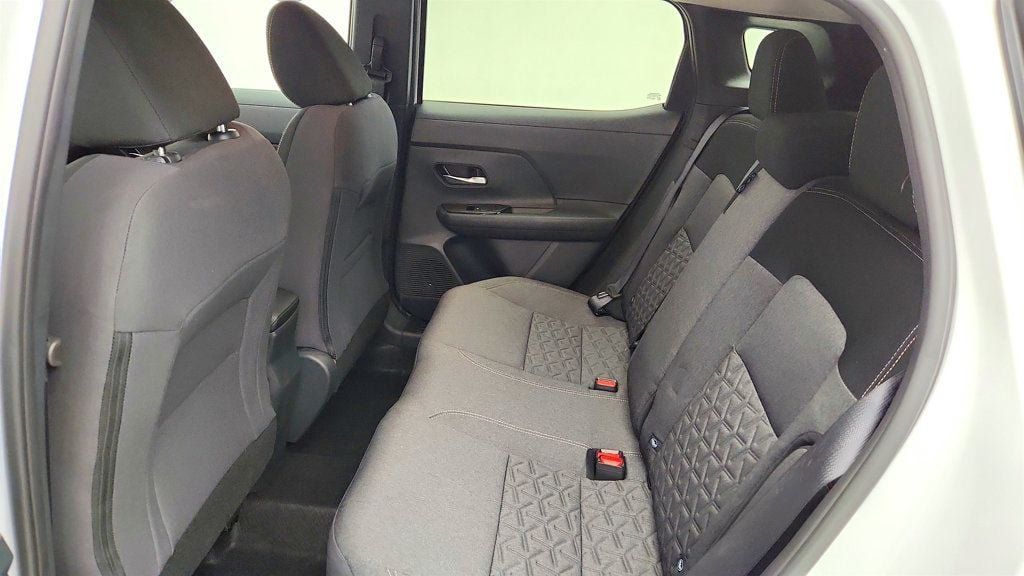 Used 2025 Nissan Kicks SV AWD/4WD image 20