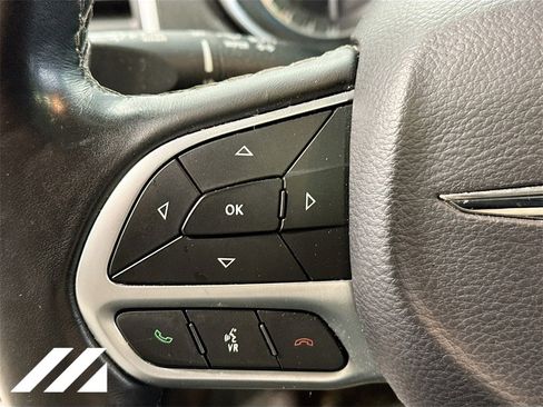 Used 2017 Chrysler 300 C image 12