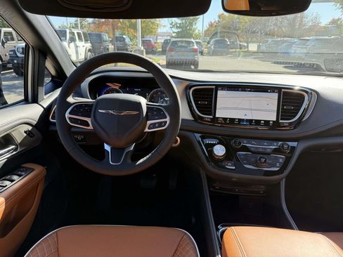 New 2026 Chrysler Pacifica Pinnacle FWD image 18