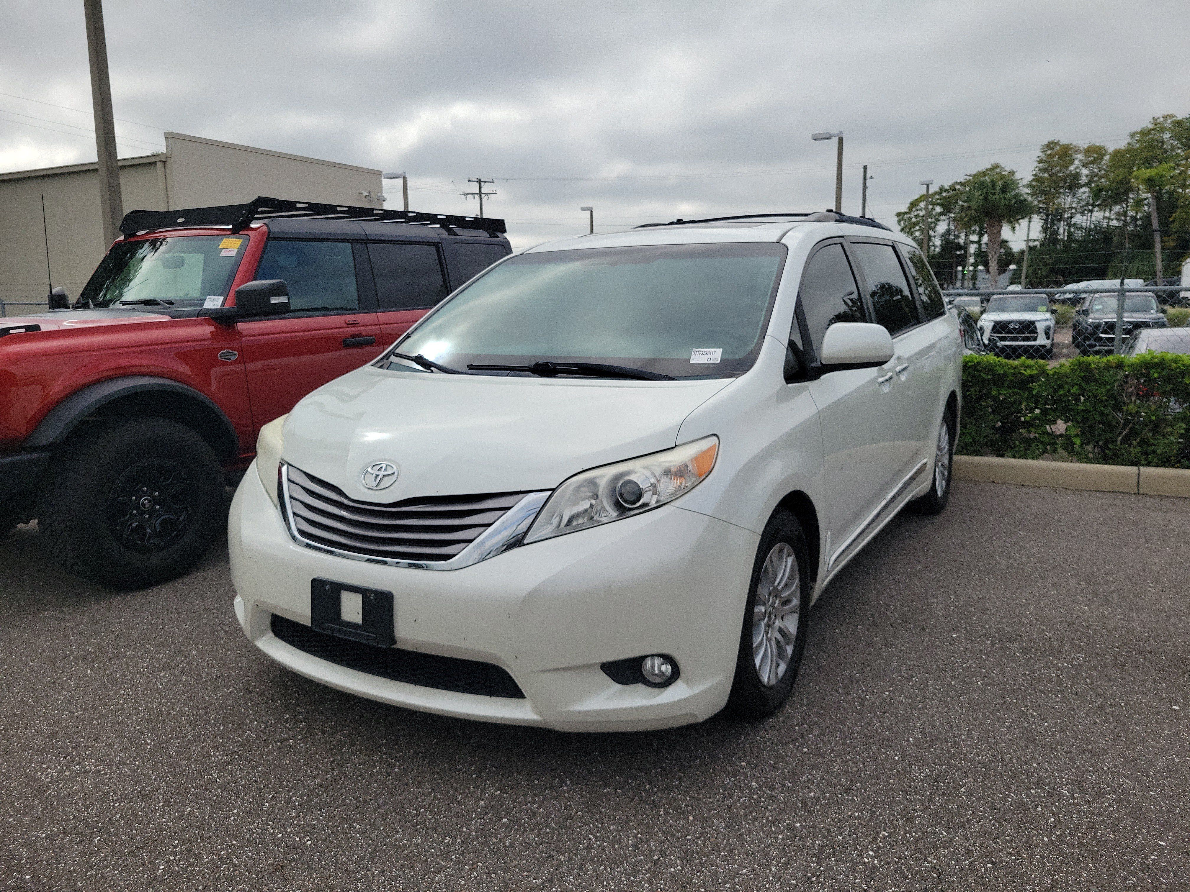 Used 2015 Toyota Sienna XLE Premium FWD image 1